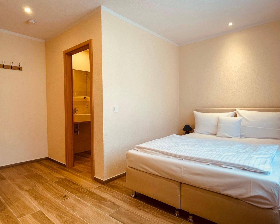 Hotel Andrea 克赖尔斯海姆 外观 照片