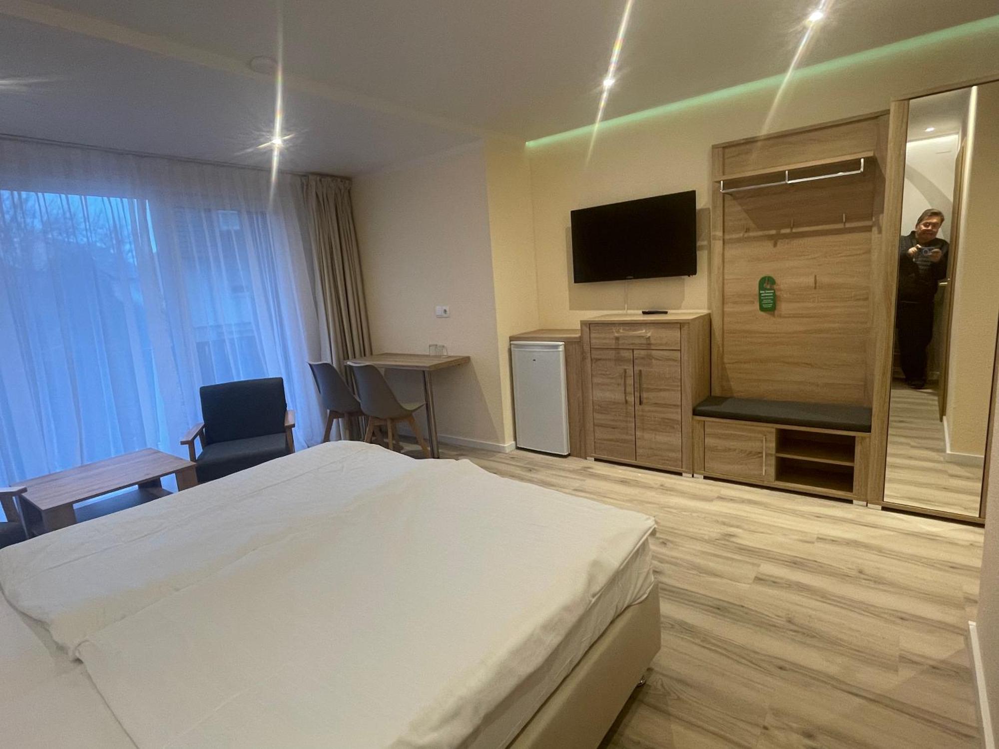 Hotel Andrea 克赖尔斯海姆 外观 照片