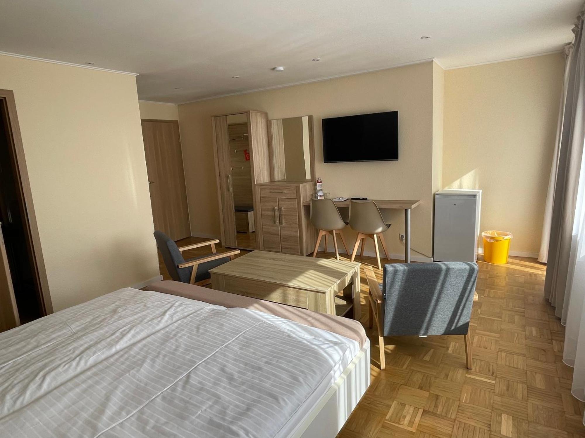Hotel Andrea 克赖尔斯海姆 外观 照片