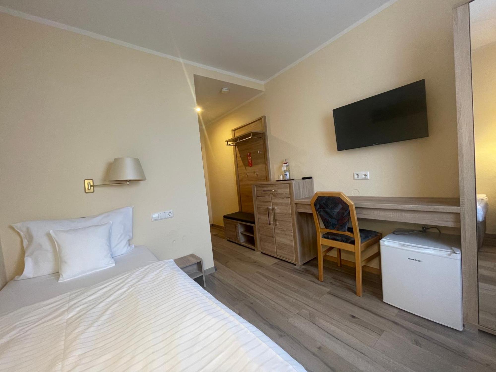 Hotel Andrea 克赖尔斯海姆 外观 照片