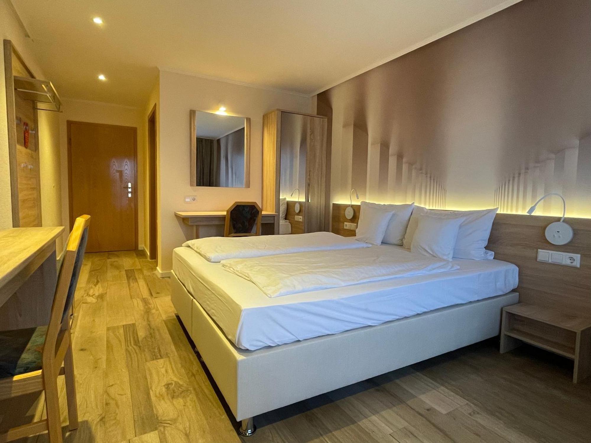 Hotel Andrea 克赖尔斯海姆 外观 照片
