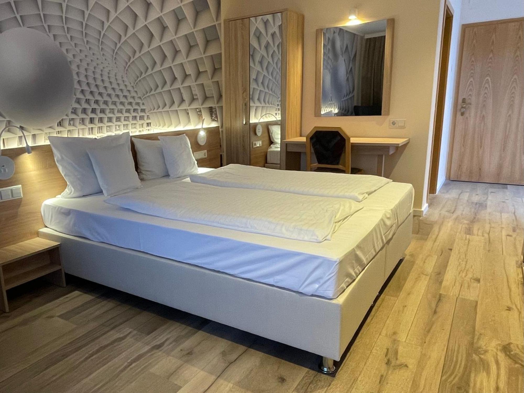 Hotel Andrea 克赖尔斯海姆 外观 照片